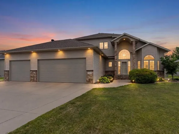 1913 Pentland St, West Fargo, ND 58078