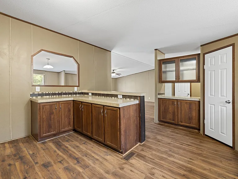 105 Jordan Dr — Photo 9