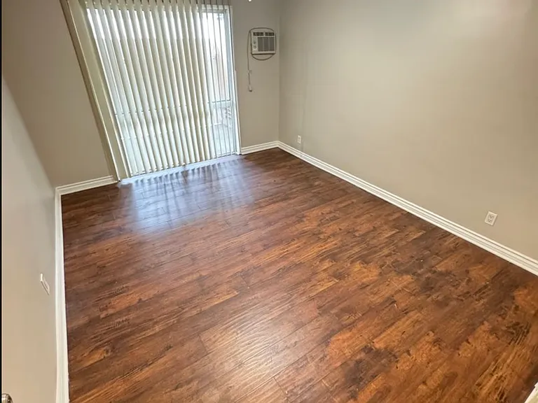 1332 E Broadway — Photo 15