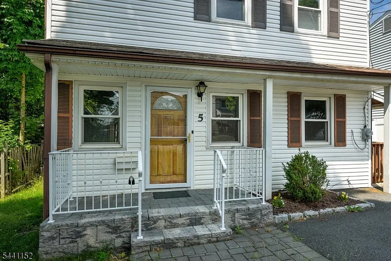 3 bed, 2.0 bath, $3,750 — Photo 4
