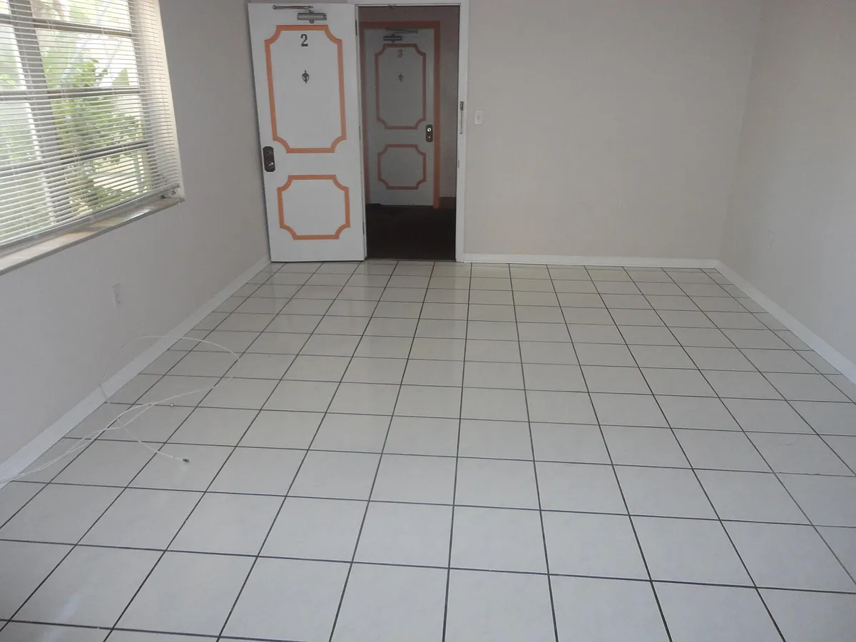Building Photo - 233 Phoenetia Ave #2