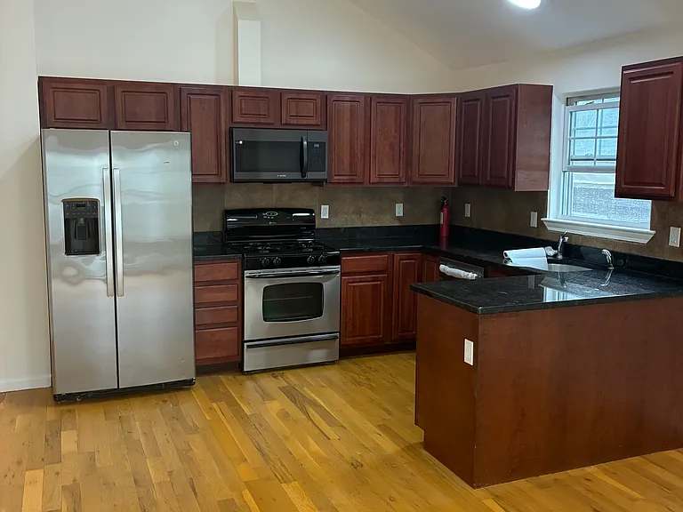 116 Oak St #2 — Photo 7