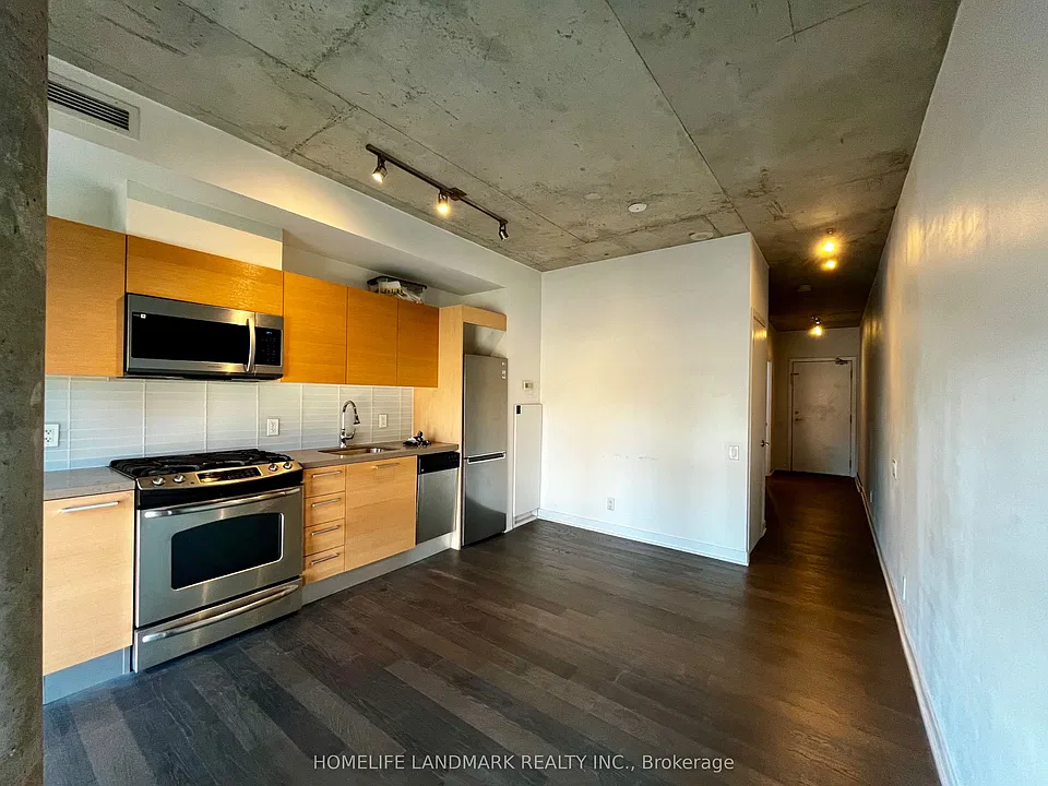 318 King St E #409