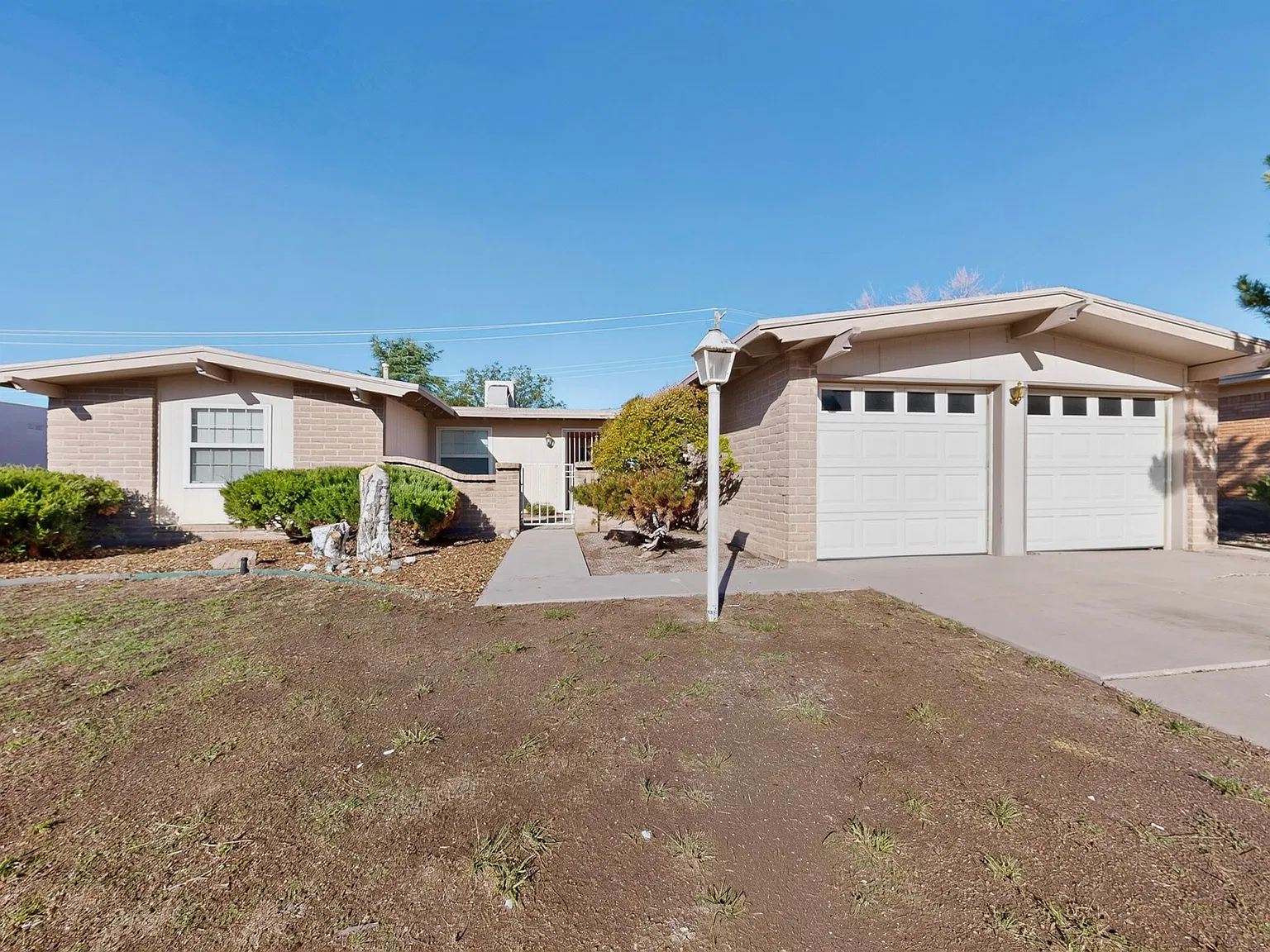 3905 Mary Ellen St NE — Photo 1