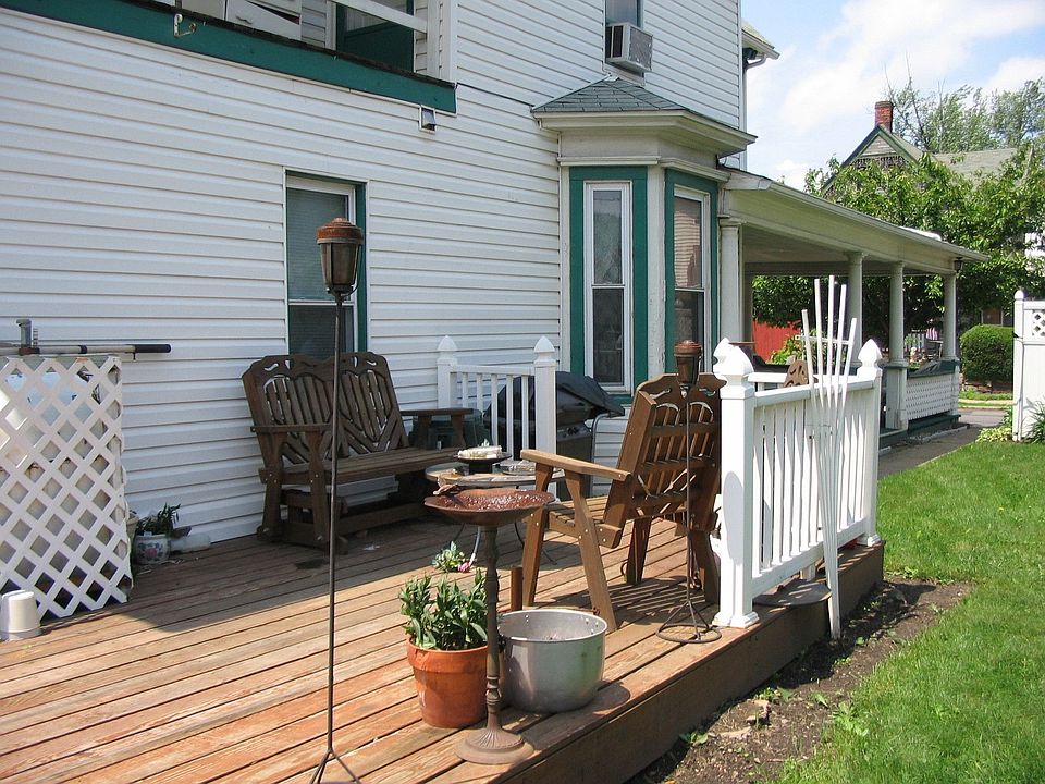 Side yard w/ deck