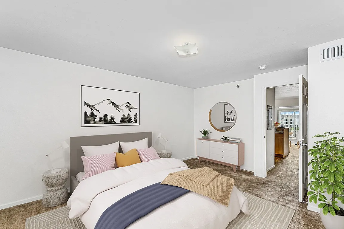 Hunters Pond Apartment Homes — Photo 4
