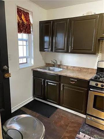 2 bed, 900 sqft, $2,100 — Photo 4