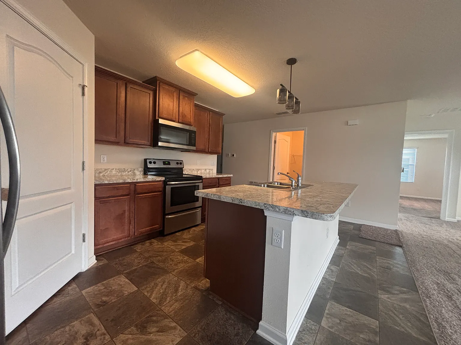 3 bed, 1544 sqft, $1,900 — Photo 3