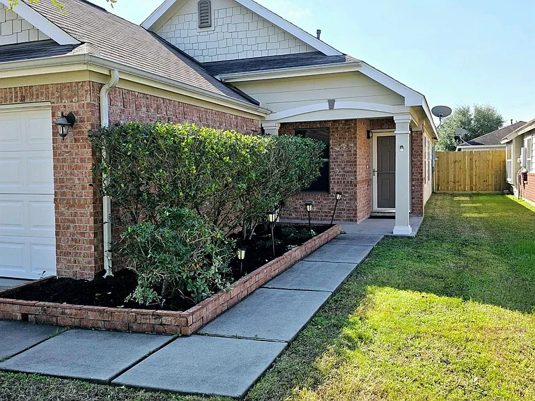 3003 Peachstone Pl — Photo 2