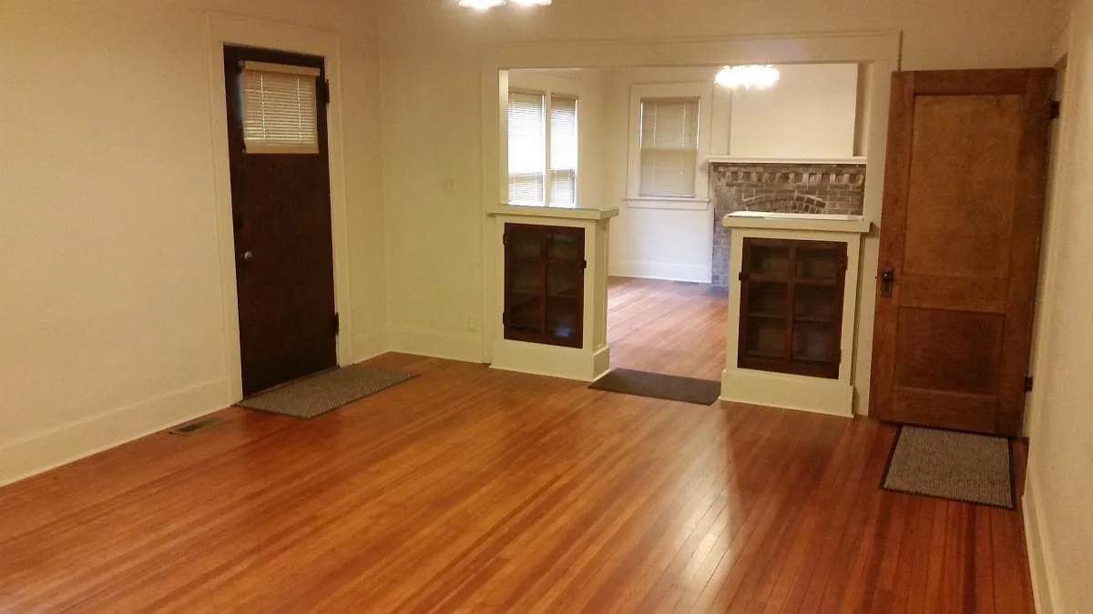 4 bed, 2300 sqft, $2,500 — Photo 4