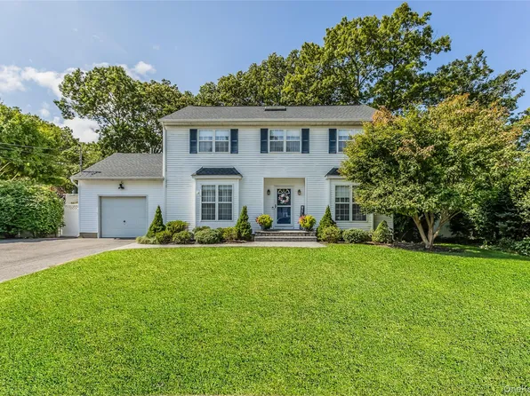 22 Washington Avenue, Port Jefferson Station, NY 11776