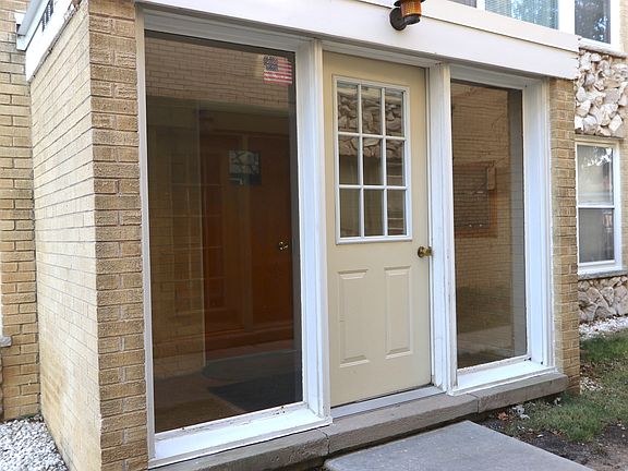 2nd image of 6555 N Natoma Ave #1E