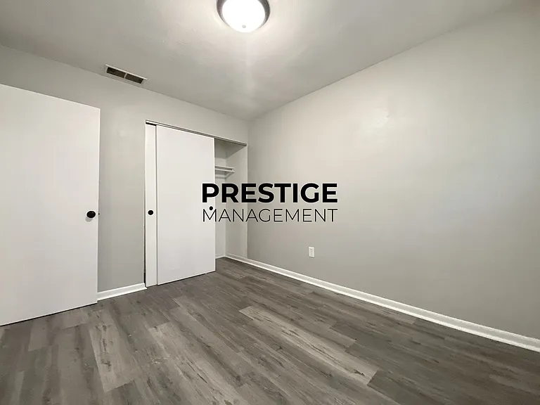 540 W 70th Pl — Photo 8
