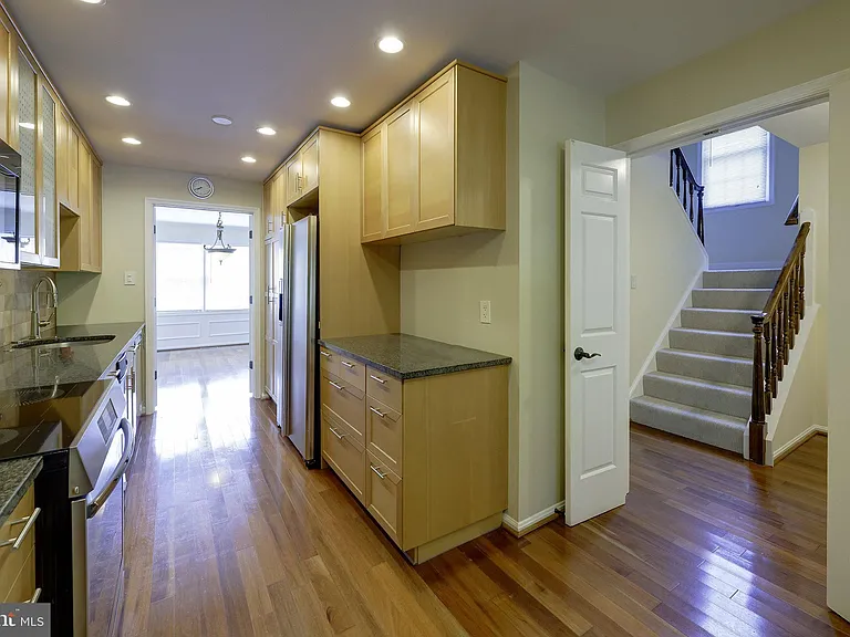 7518 Westlake Ter #32 — Photo 22