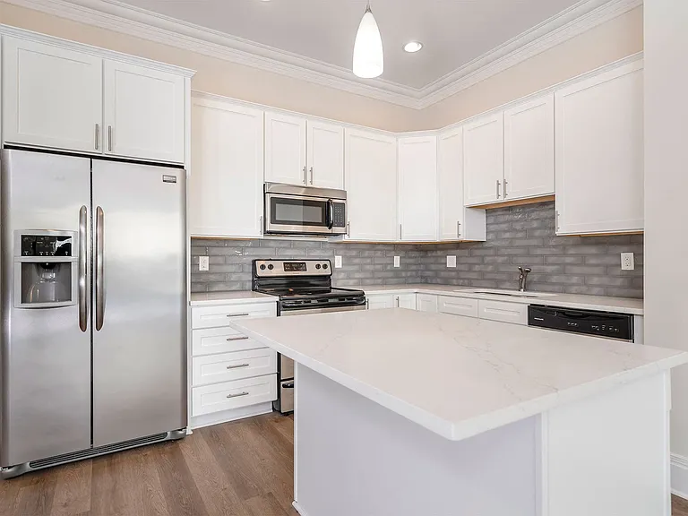 Harrison Park Apartments — Photo 8