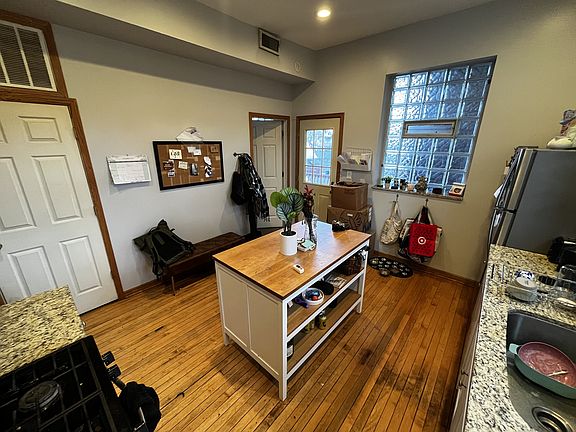 4th image of 1134 W Wellington Ave #3F