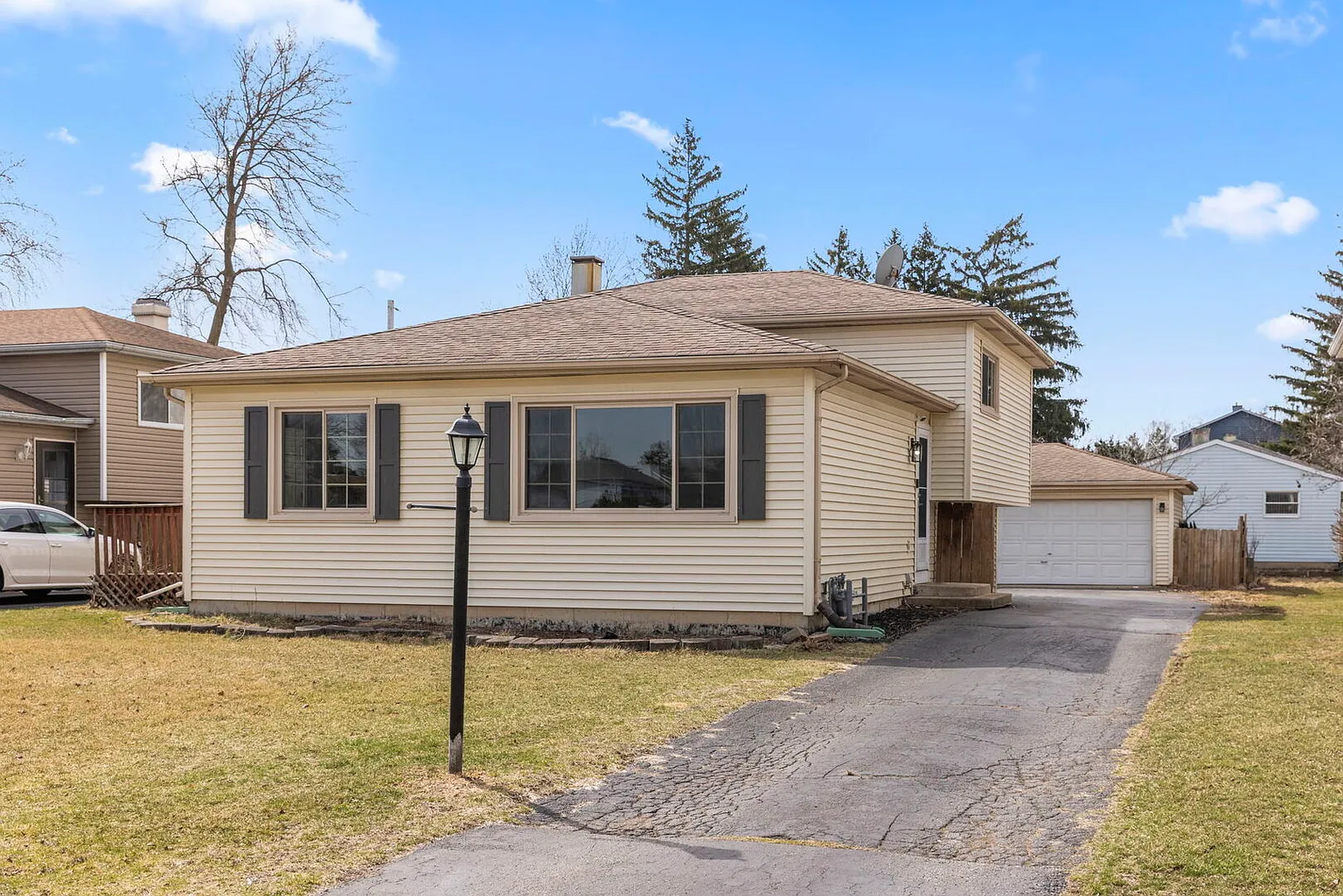 1056 S Grace St photo 1