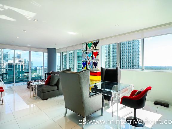 5th image of 92 SW 3rd St APT 3005