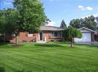2263 S Long Lake Rd, Fenton, MI 48430
