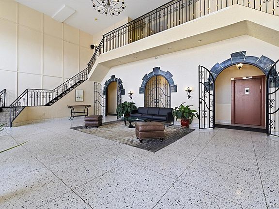 3rd image of 370 W Broadway #5C