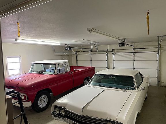 Nice large 2 car garage