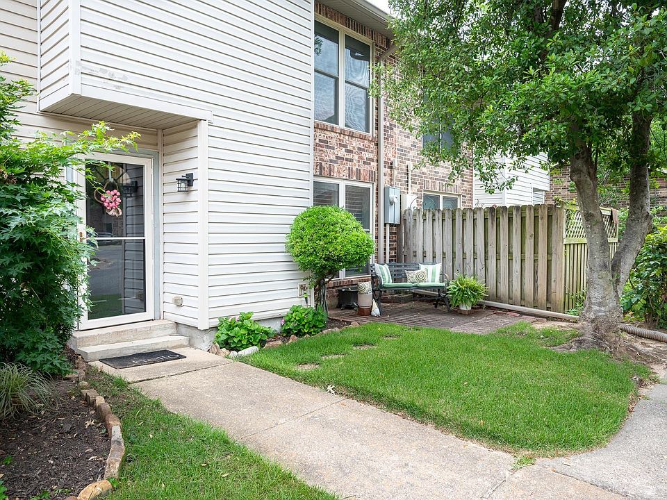 1st image of 32 Hampshire Cir