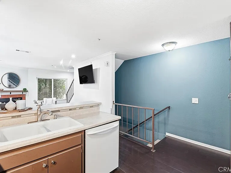 334 S Walnut Ave #D-11 — Photo 5