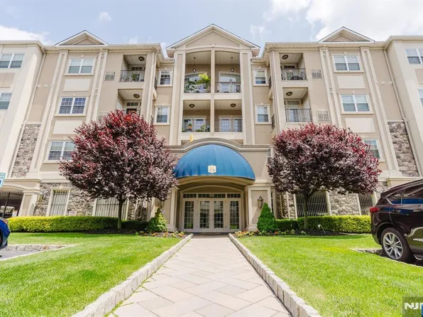 3308 Harcourt Rd #455, Clifton, NJ 07013