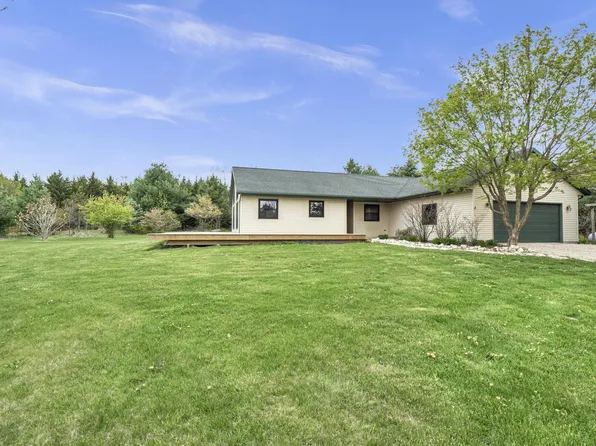 W7300 County Road S, Cascade, WI 53011