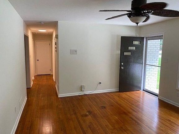 3rd image of 550 Oriole Dr SE