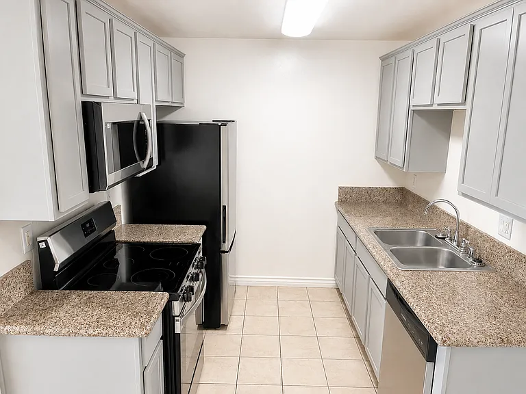 1386 E Madison Ave #17 — Photo 6