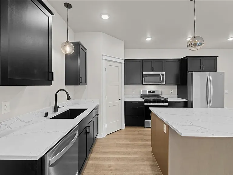 7404 N Paw St — Photo 9