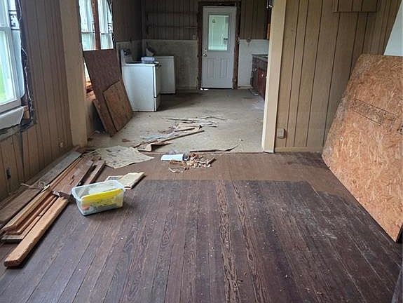 4th image of 118 S Oak St