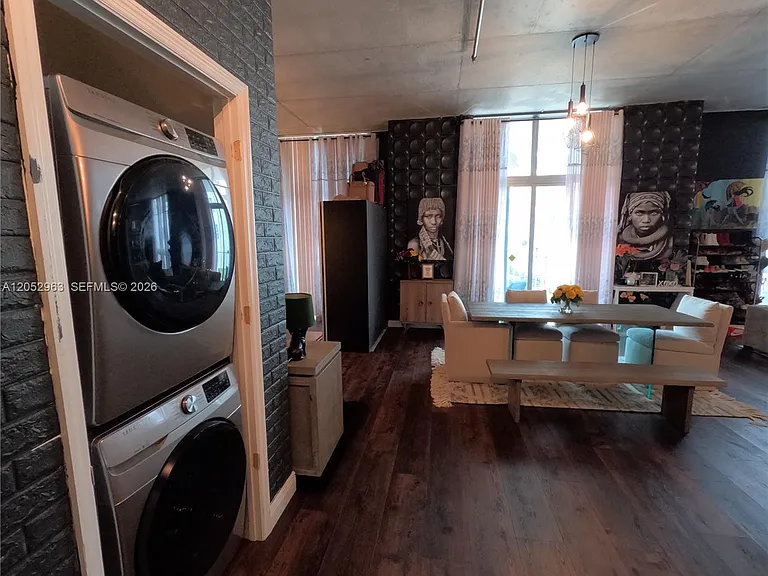 2100 Van Buren St #222 — Photo 2