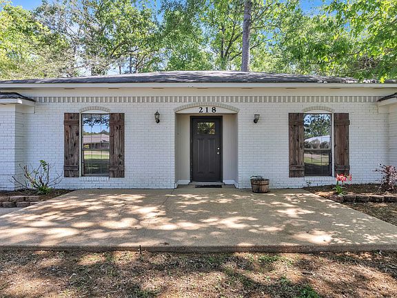 3rd image of 218 Thomas Cir