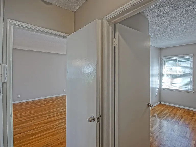 14226 Isis Ave — Photo 22