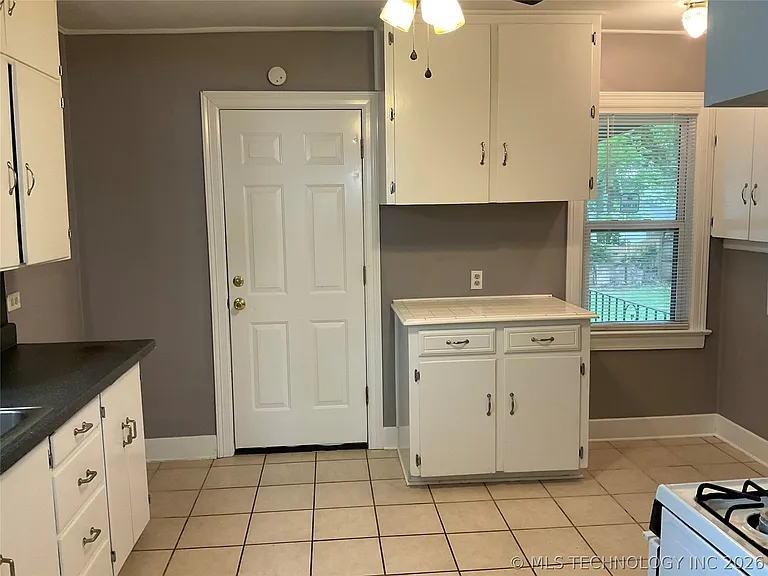 137 N Delaware Pl — Photo 5