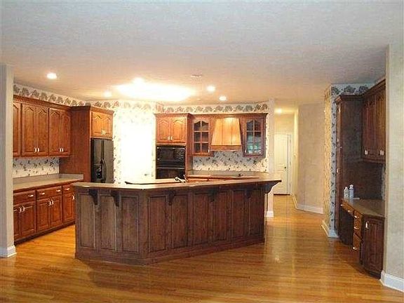 3rd image of 411 Ashland Oaks Dr