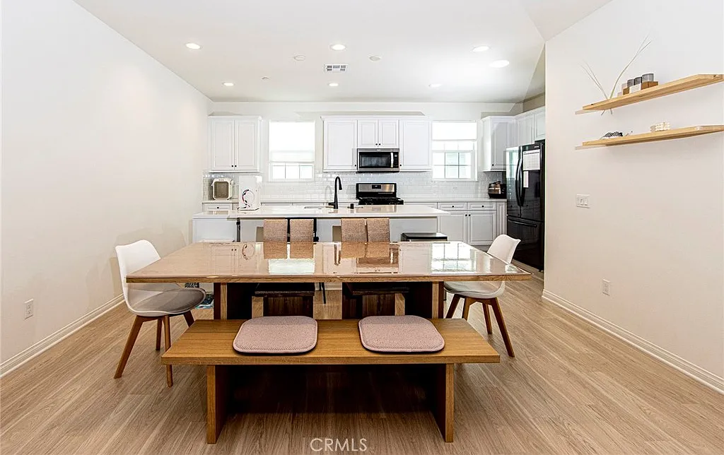 4 bed, 3.5 bath, 1870 sqft, $4,300 — Photo 4