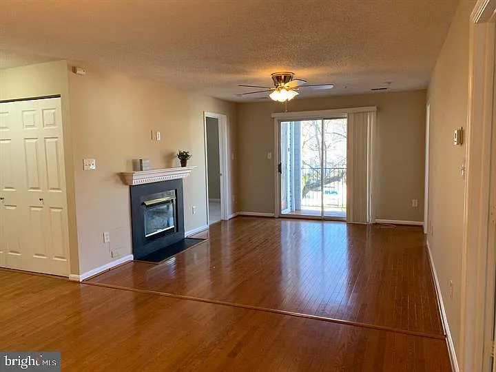 10010 Vanderbilt Cir #5-9 — Photo 4