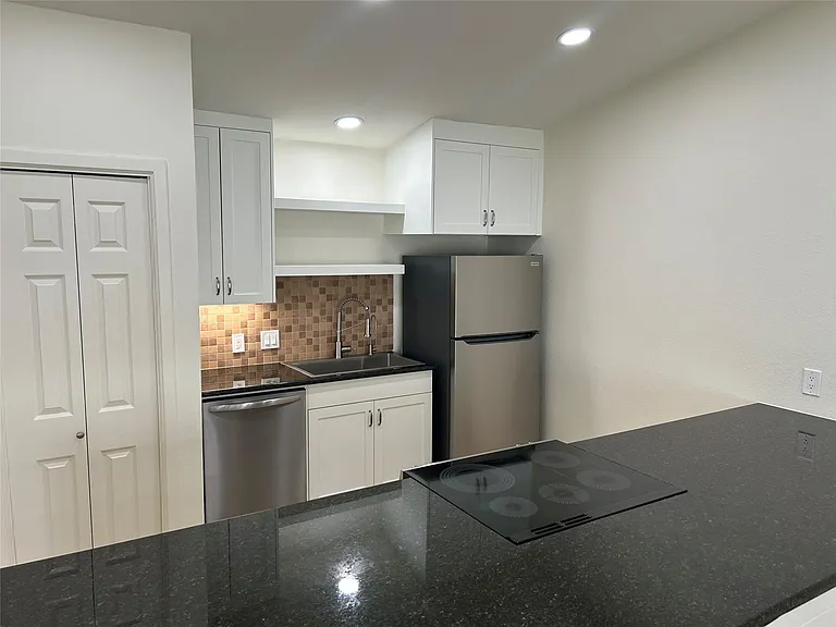 100 Bay Point Dr #7 — Photo 4