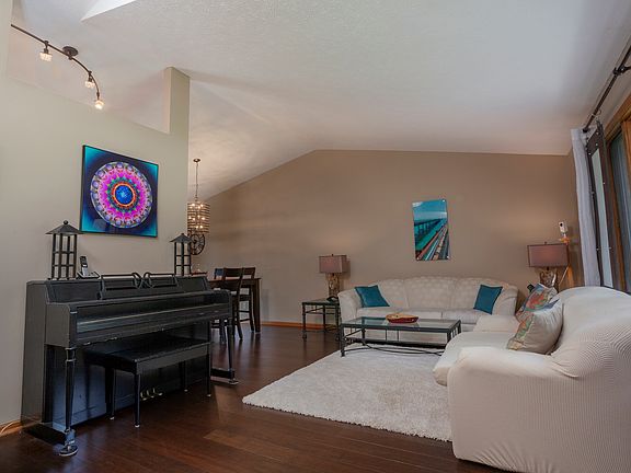 4th image of 1095 Comfortcove Dr