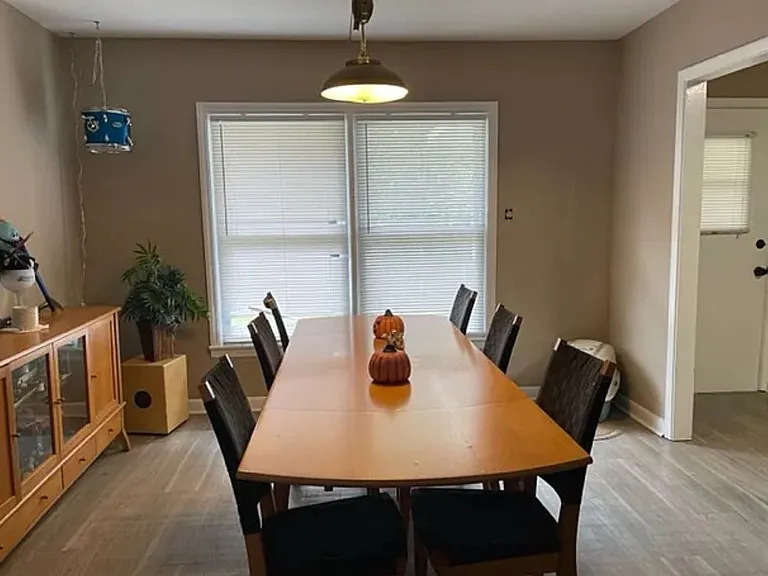 212 S Edgewood Dr — Photo 2
