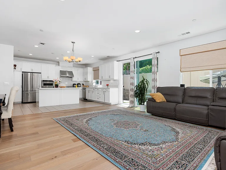 655 Manzanita Ln — Photo 6