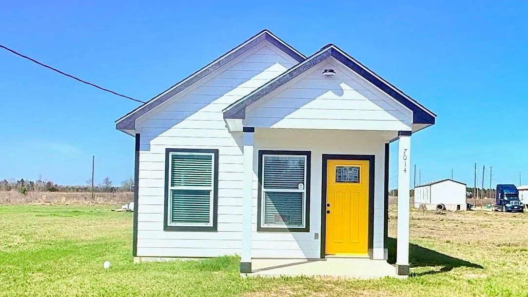 3 bed, 2.0 bath, 1300 sqft, $1,550 — Photo 3