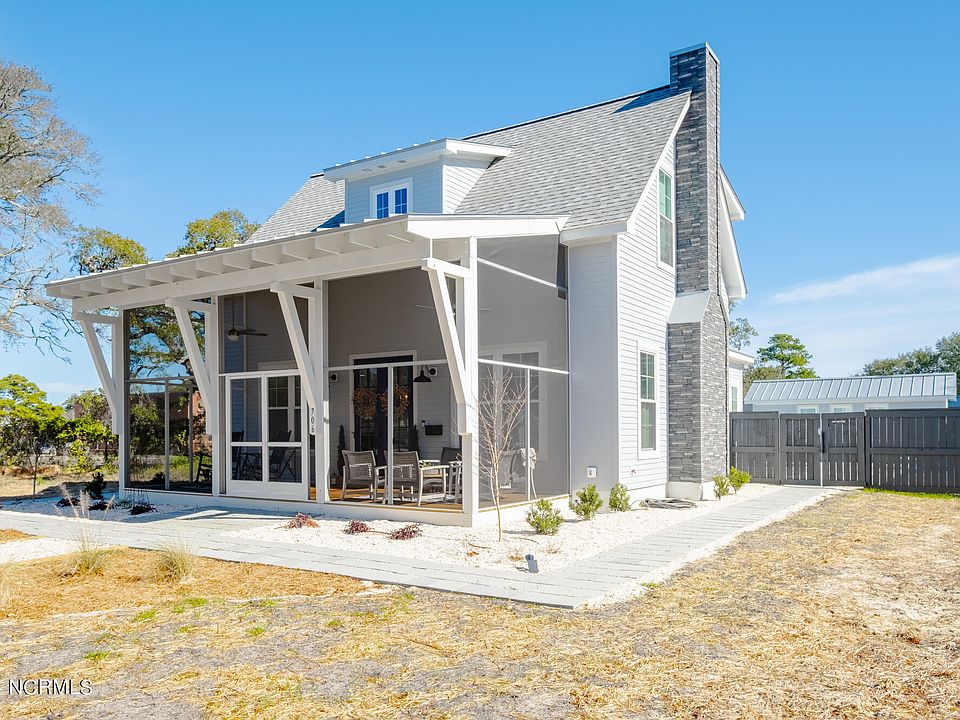 1st image of 706 N Caswell Avenue