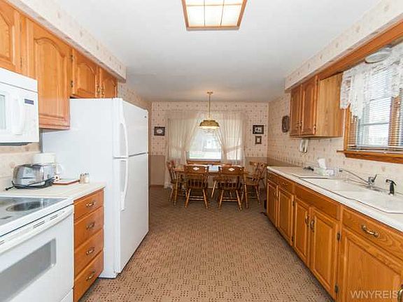 4th image of 19 McNaughton Ave