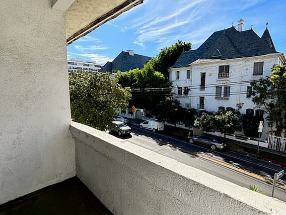 5th image of 6637 Franklin Ave APT 8