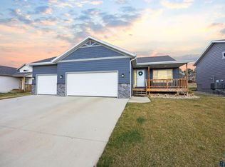 3900 S Pisidian Ave, Sioux Falls, SD 57110