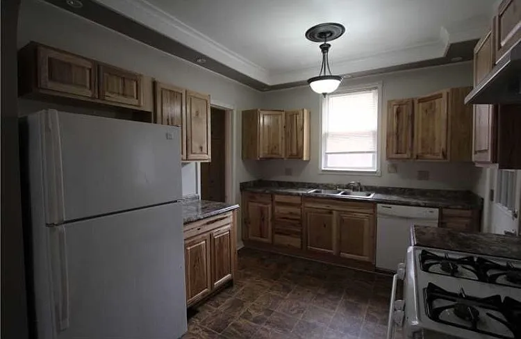 871 W Main St — Photo 6